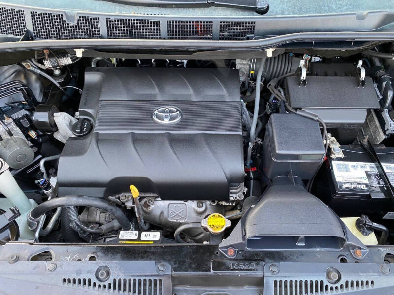 2013 Toyota Sienna SE 8-Passenger