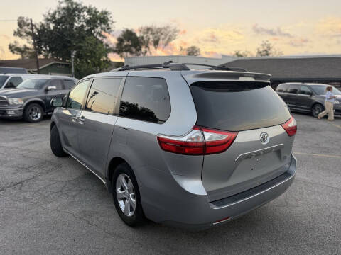 2015 Toyota Sienna LE 8-Passenger