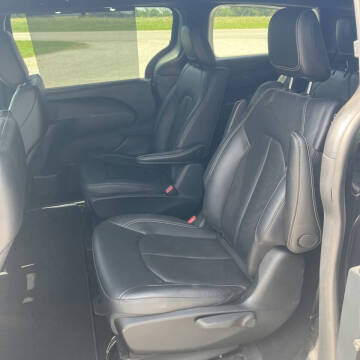 2025 Chrysler Pacifica Plug-In Hybrid Select