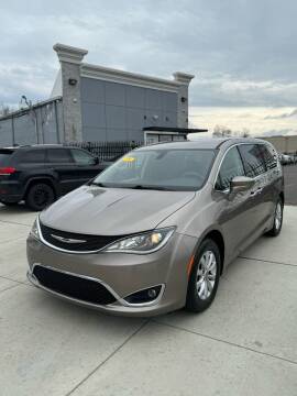2018 Chrysler Pacifica for sale at US 24 Auto Group in Redford MI