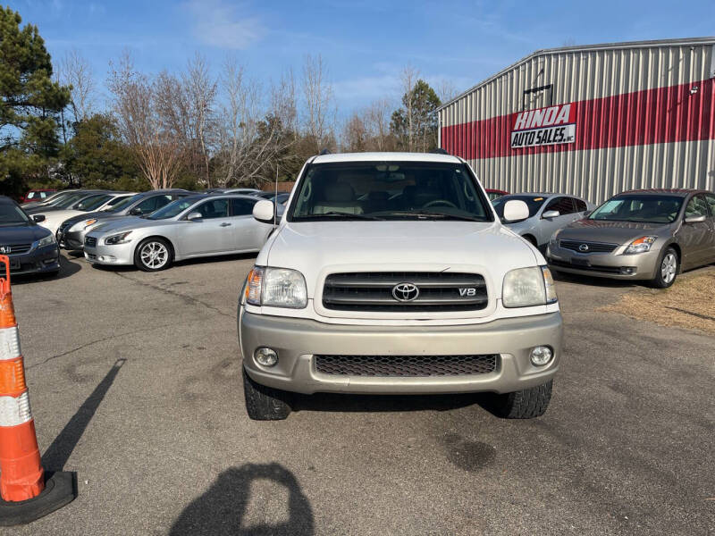 2004 Toyota Sequoia SR5's photo