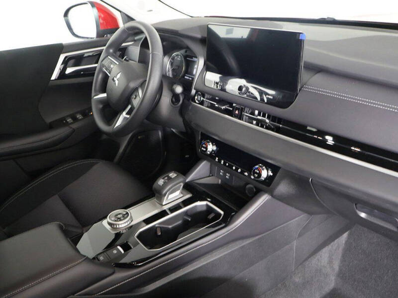 2026 Mitsubishi Outlander ES