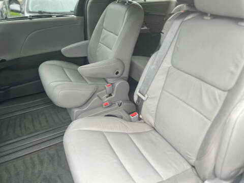 2016 Toyota Sienna XLE Premium 8-Passenger