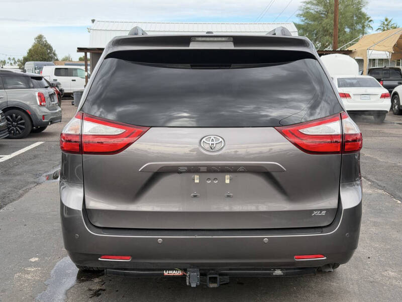 2016 Toyota Sienna XLE Premium 8-Passenger