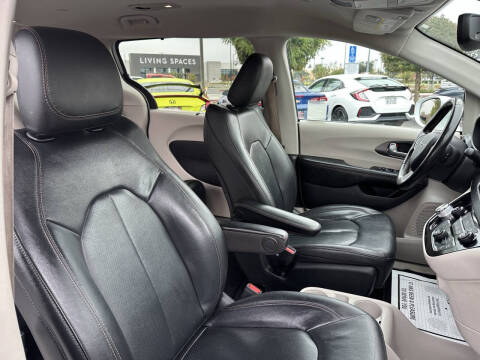 2020 Chrysler Pacifica Touring L