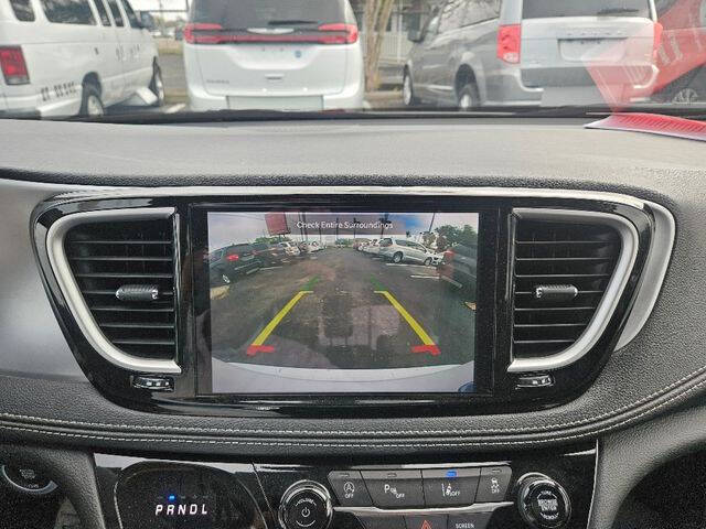 2024 Chrysler Pacifica Touring