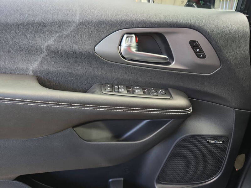 2027 Chrysler Pacifica Limited