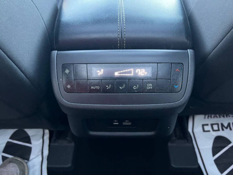 2022 Nissan Pathfinder SV