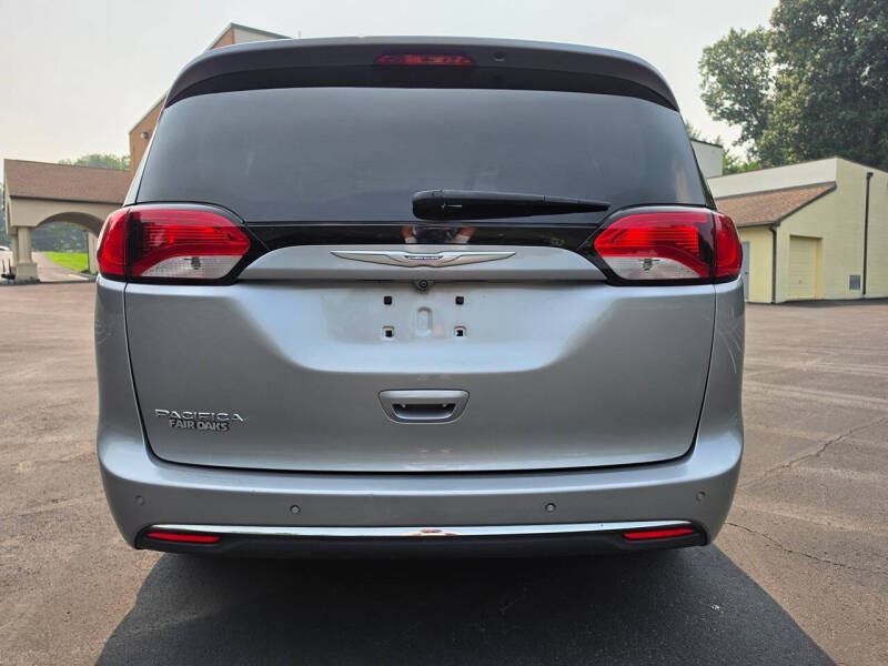 2017 Chrysler Pacifica Touring-L Plus