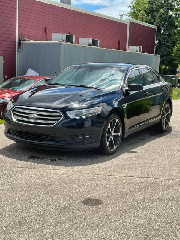 2016 Ford Taurus SEL's photo