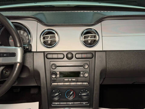 2005 Ford Mustang GT Deluxe