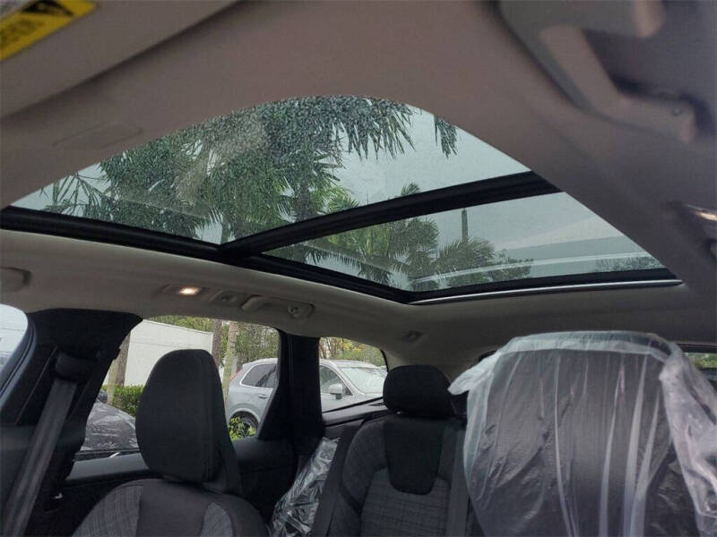 2025 Volvo XC60 B5 Core Dark Theme