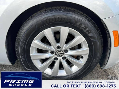 2013 Volkswagen Beetle 2.5L Entry