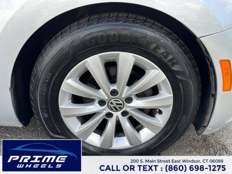 2013 Volkswagen Beetle 2.5L Entry