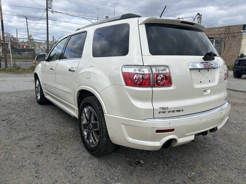 2011 GMC Acadia Denali