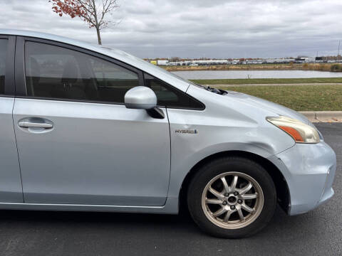 2014 Toyota Prius v Two