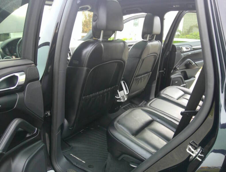 2017 Porsche Cayenne Platinum Edition