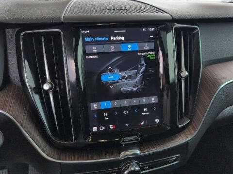 2022 Volvo XC60 B5 Momentum