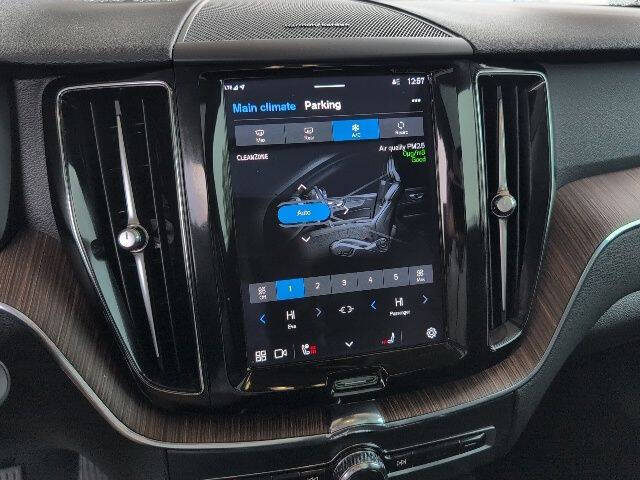 2022 Volvo XC60 B5 Momentum