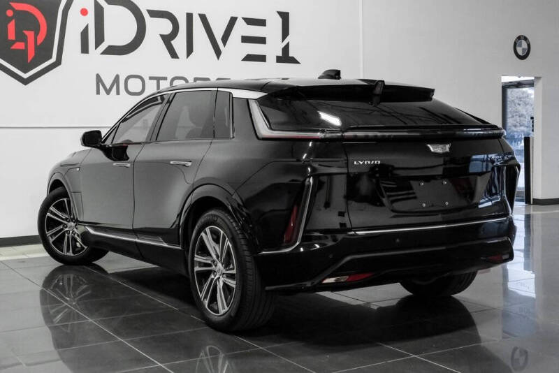 2024 Cadillac LYRIQ Luxury 2