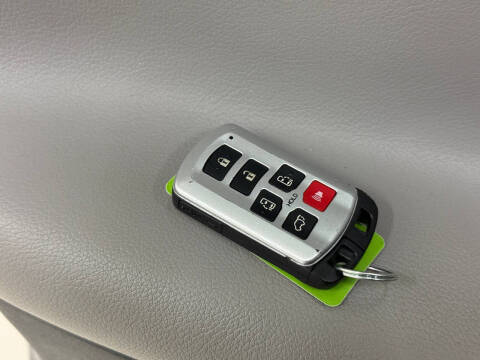 2020 Toyota Sienna XLE Premium 8-Passenger