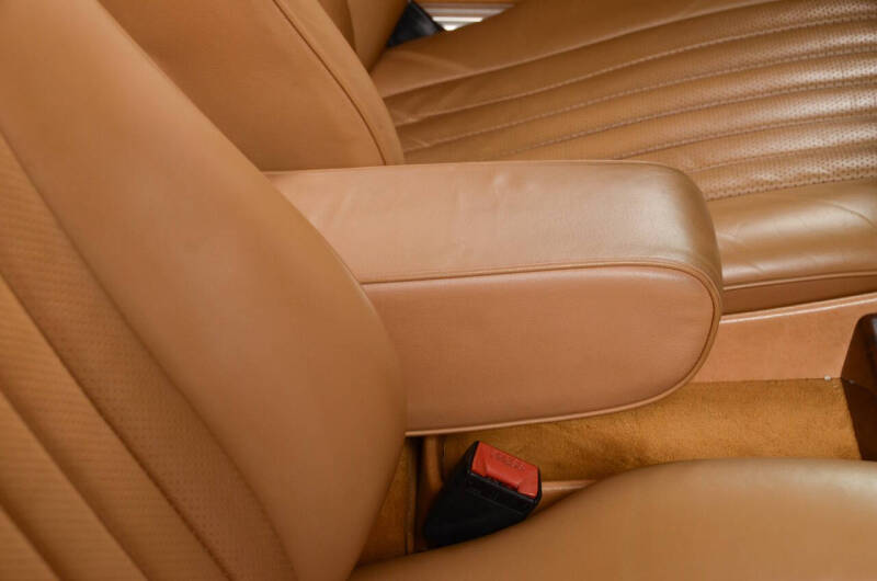 1987 Mercedes-Benz 560-Class 560 SL