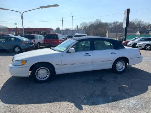 2000 Lincoln Town Car for sale at LINDER'S AUTO SALES in Gastonia NC