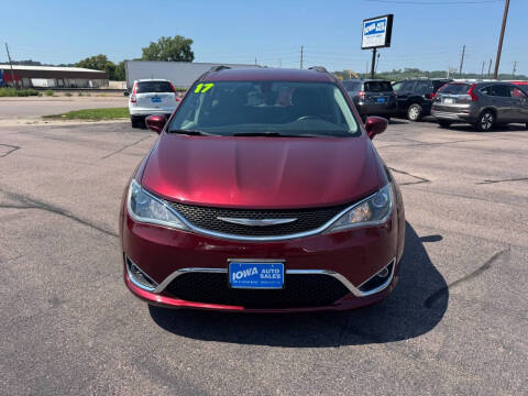 2017 Chrysler Pacifica Touring-L