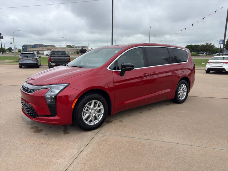 2027 Chrysler Pacifica Select