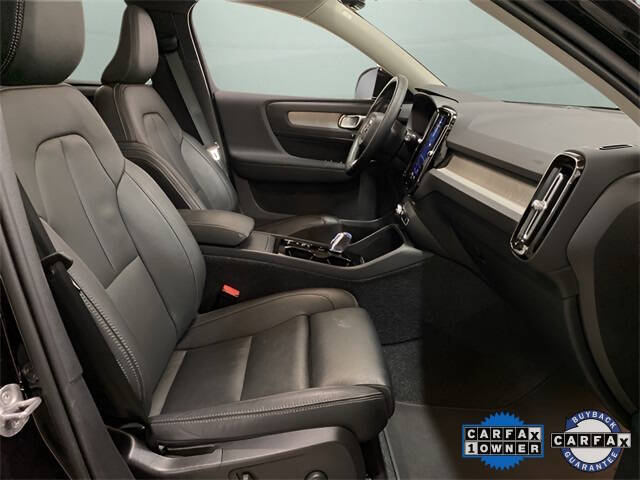 2025 Volvo XC40 B5 Plus Bright Theme