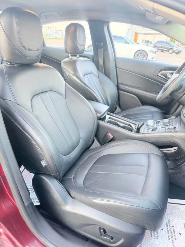 2016 Chrysler 200 C