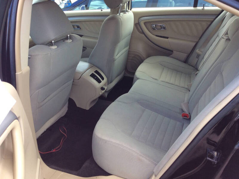 2016 Ford Taurus SE