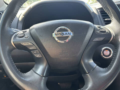 2017 Nissan Pathfinder Platinum