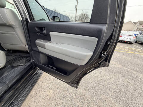 2013 Toyota Sequoia SR5