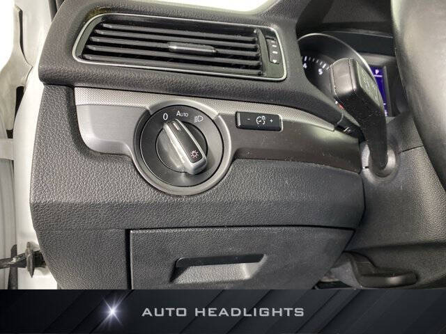 2017 Volkswagen Passat 1.8T R-Line