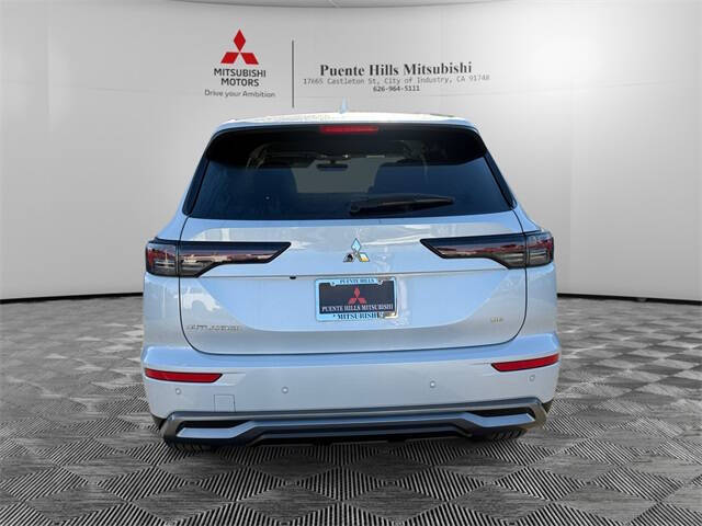 2026 Mitsubishi Outlander SE
