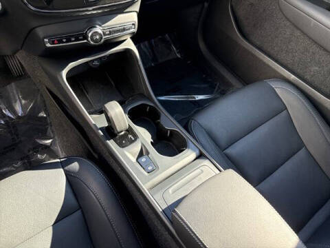 2025 Volvo XC40 B5 Core Bright Theme