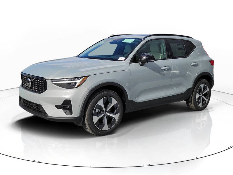 2026 Volvo XC40 B5 Plus