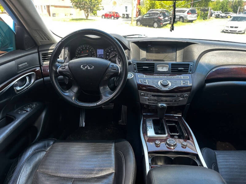 2011 Infiniti M56