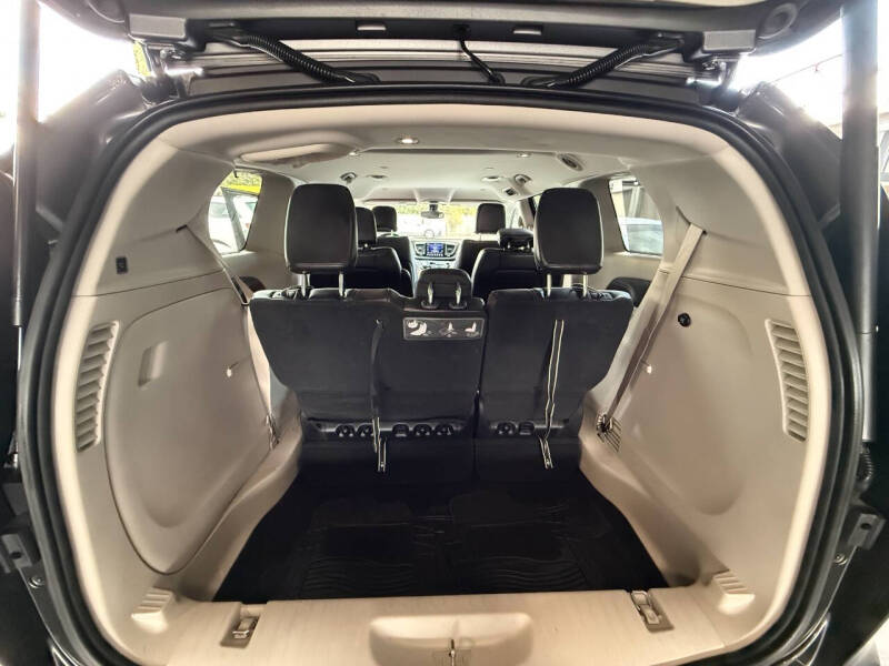 2017 Chrysler Pacifica Touring-L