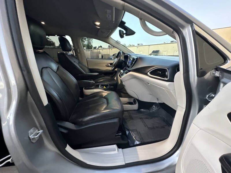 2020 Chrysler Pacifica Touring L