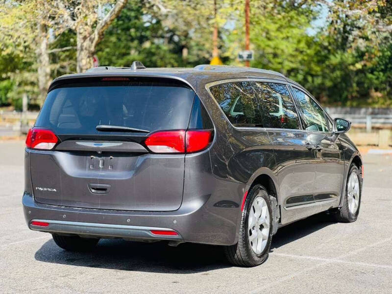 2018 Chrysler Pacifica Touring L Plus