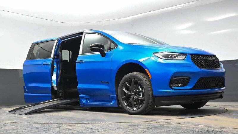 2026 Chrysler Pacifica Select