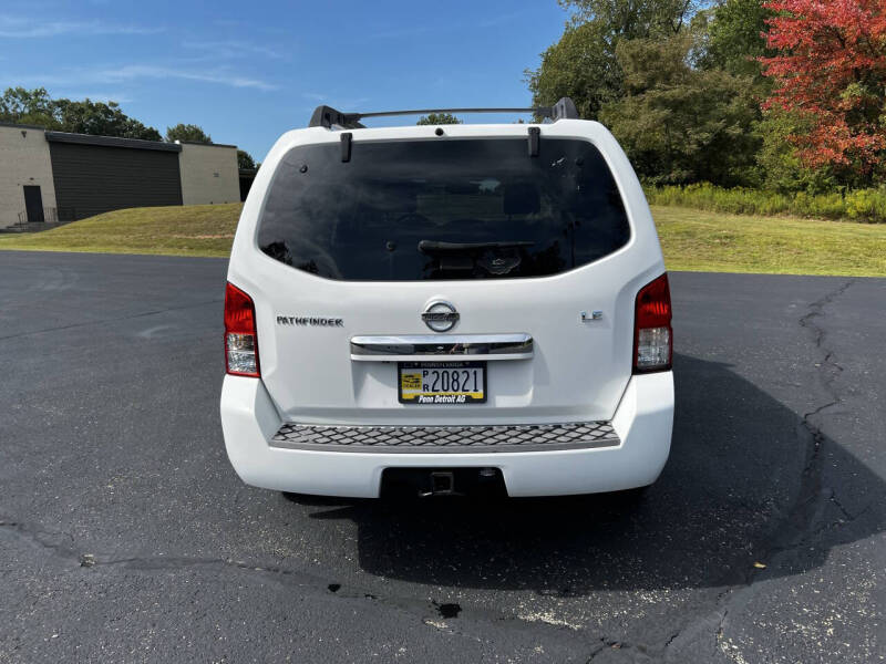 2010 Nissan Pathfinder LE