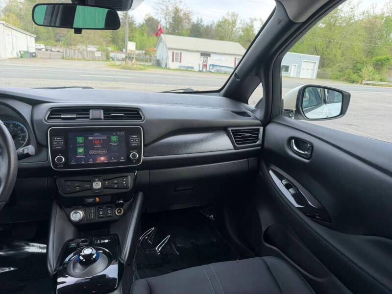 2022 Nissan LEAF SV