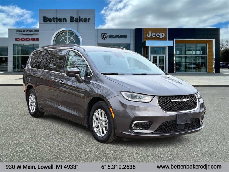 2022 Chrysler Pacifica for sale at Betten Baker Chrysler Dodge Jeep Ram in Lowell MI