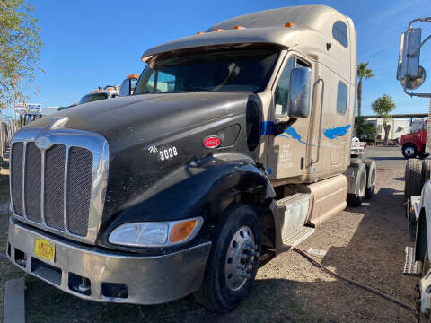 2004 Peterbilt 387 for sale at Ray and Bob's Truck & Trailer Sales LLC in Phoenix AZ