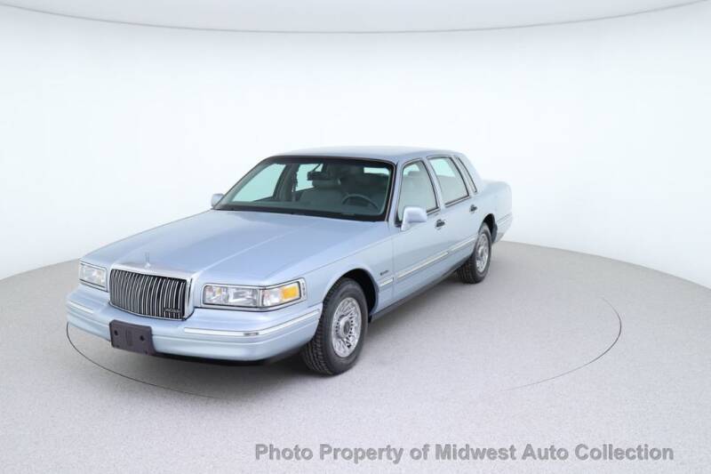 1997 Lincoln Town Car for sale at MIDWEST AUTO COLLECTION in Naperville IL