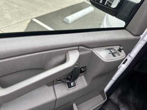 2023 GMC Savana 2500