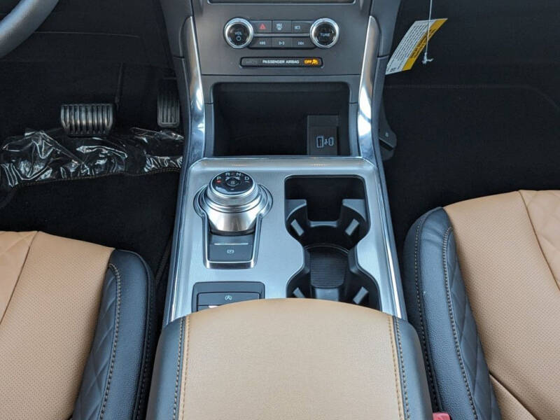 2024 Ford Edge Titanium